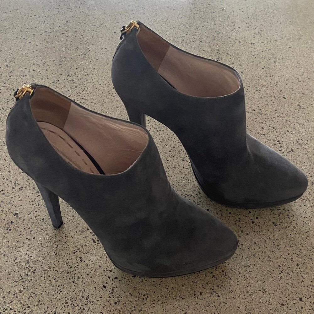 Miu Miu "Camoscio 1" Grey/Anthracite Suede Ankle Boot Heels (Size 39.5 EU)